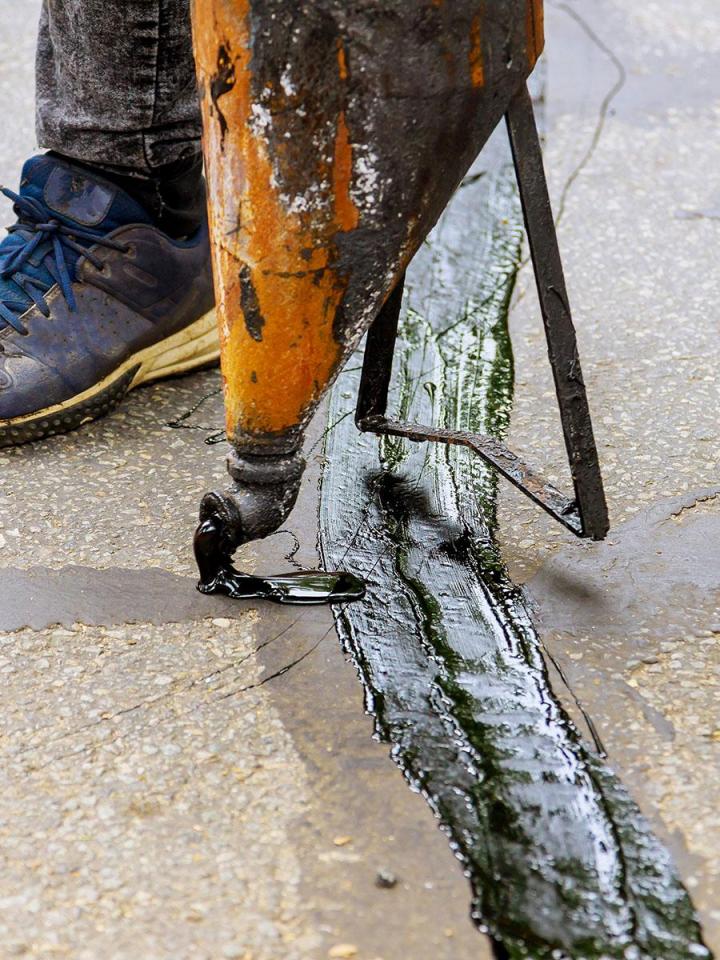 Asphalt Crack Sealing Estrie